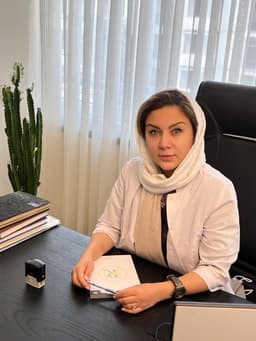 دکتر روشنک مستوفی